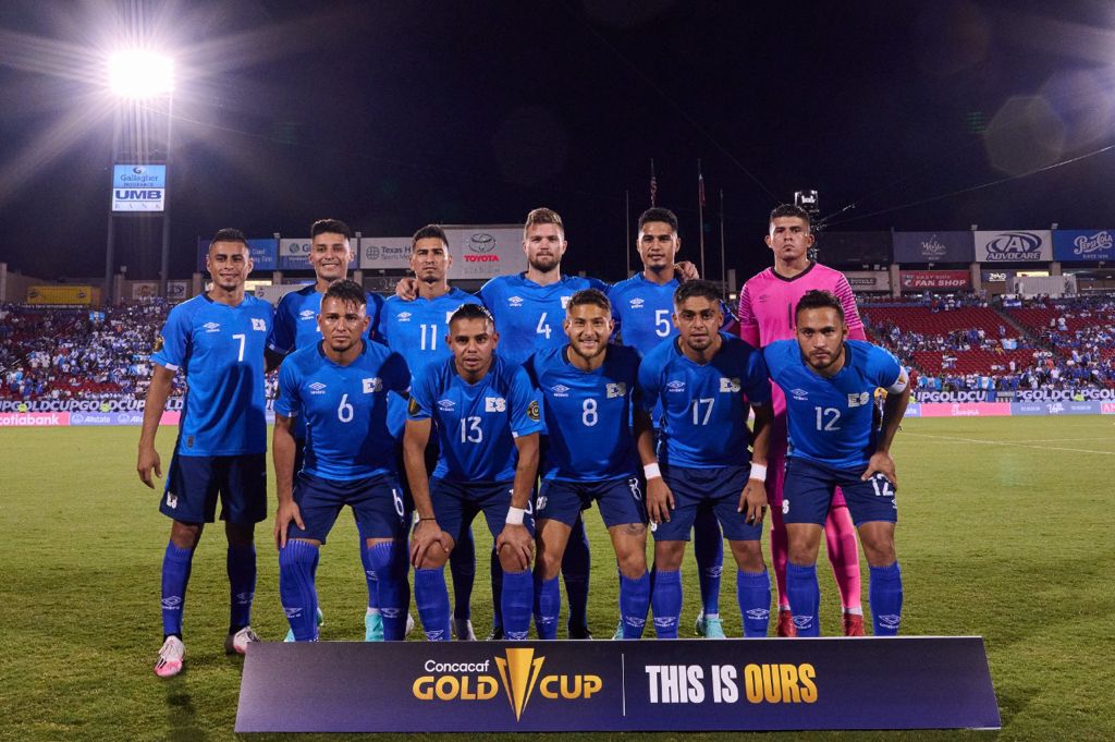El Salvador lidera en el grupo A al vencer a Guatemala 2-0