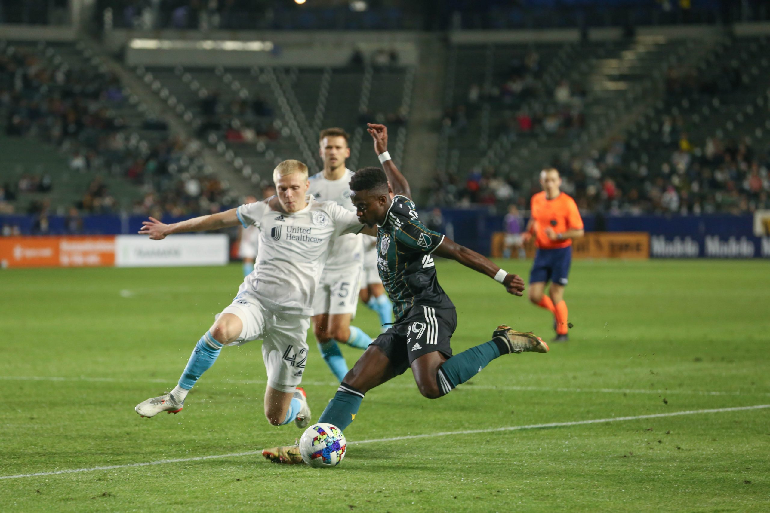 El Galaxy de los Angeles facilmente se llevó la victoria.
