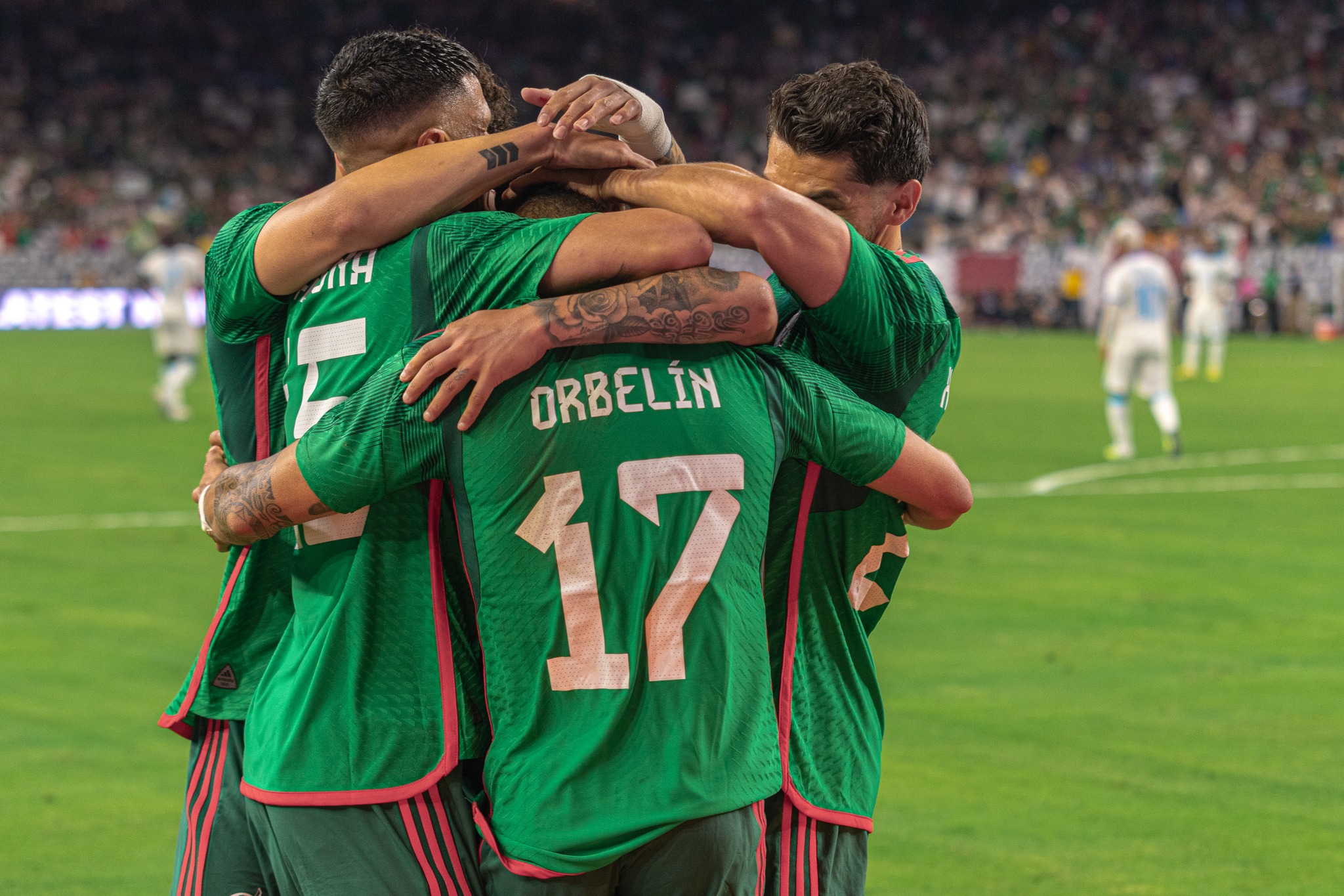 Con el nuevo entrenador interino Jaime Lozano, México dio un espectáculo en una demolición de 4-0 sobre Honduras en su primer partido de la Copa Oro  2023.
