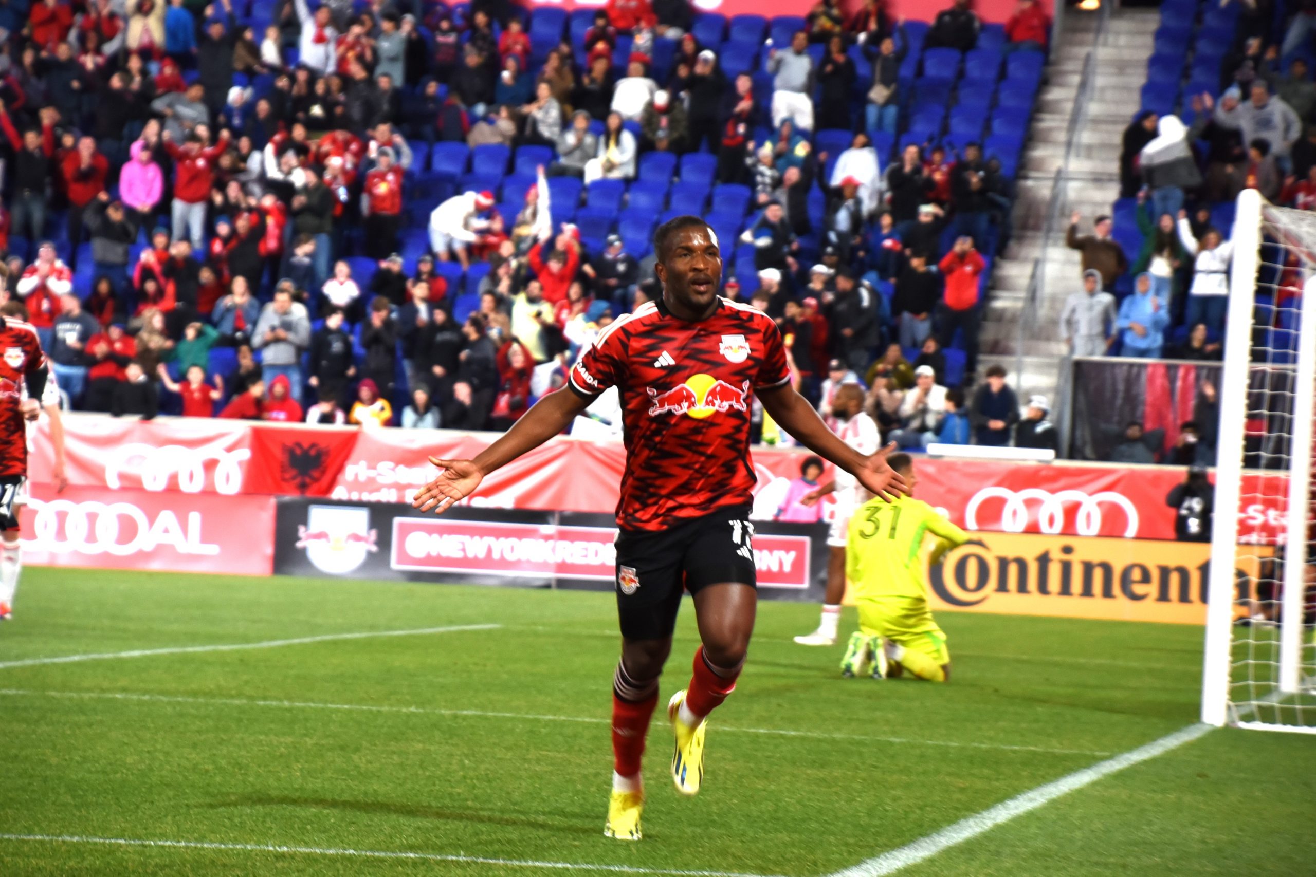 New York Red Bulls golea 4-2 a New England Revolution