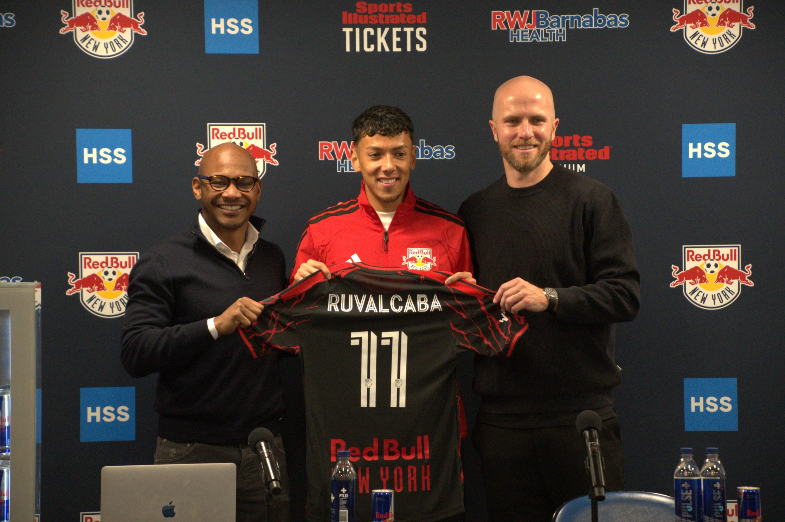 New York Red Bulls Presentó ante los Medios su nueva adquisición. El exjugador de los Pumas de la (Liga MX). Jorge Ruvalcaba.