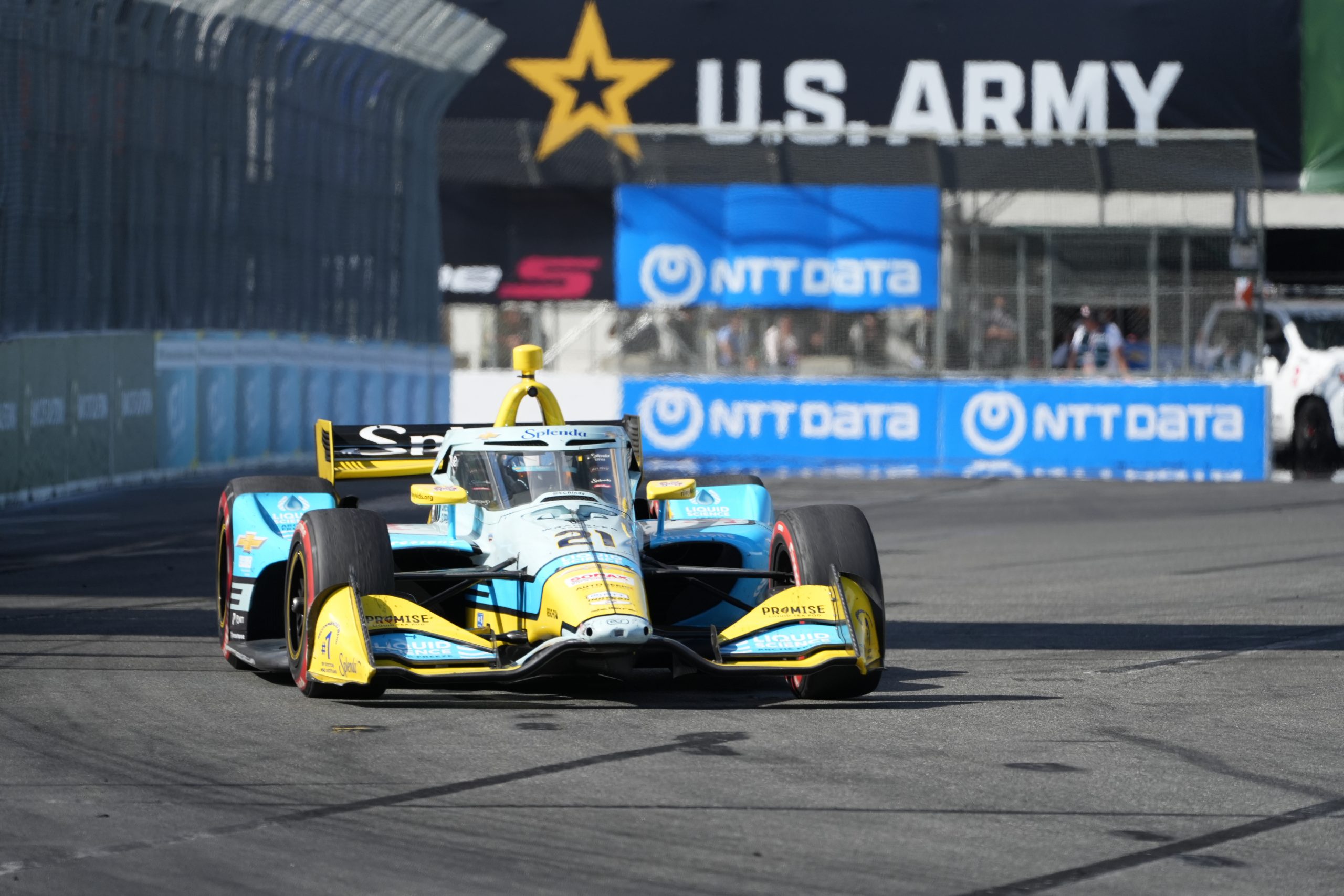 ¡El actual campeón de IndyCar, Alex Palou, finalmente consigue su primera victoria en el Acura Grand Prix de Long Beach!